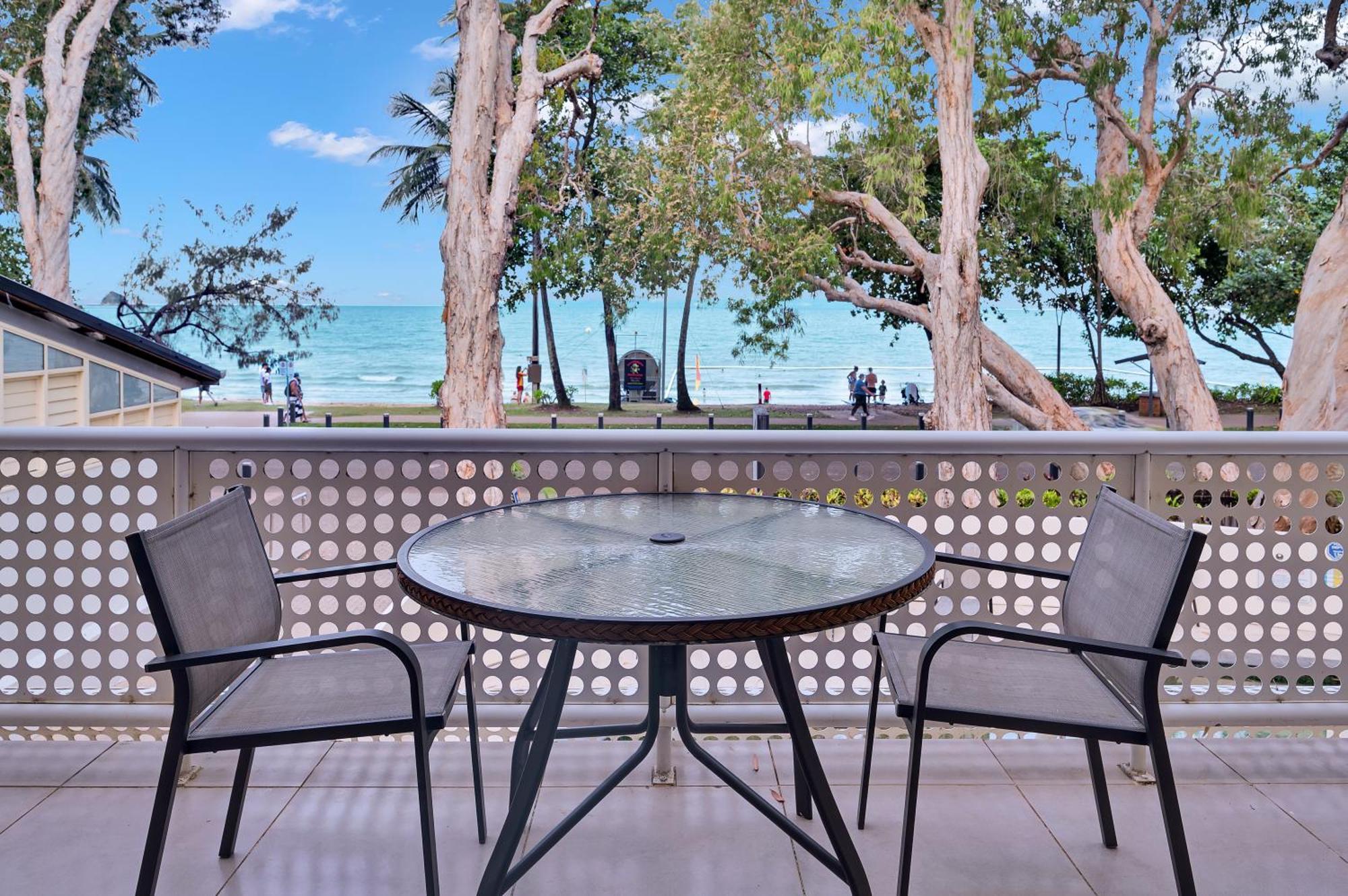 Marlin Waters Beachfront Apartments Palm Cove Kültér fotó