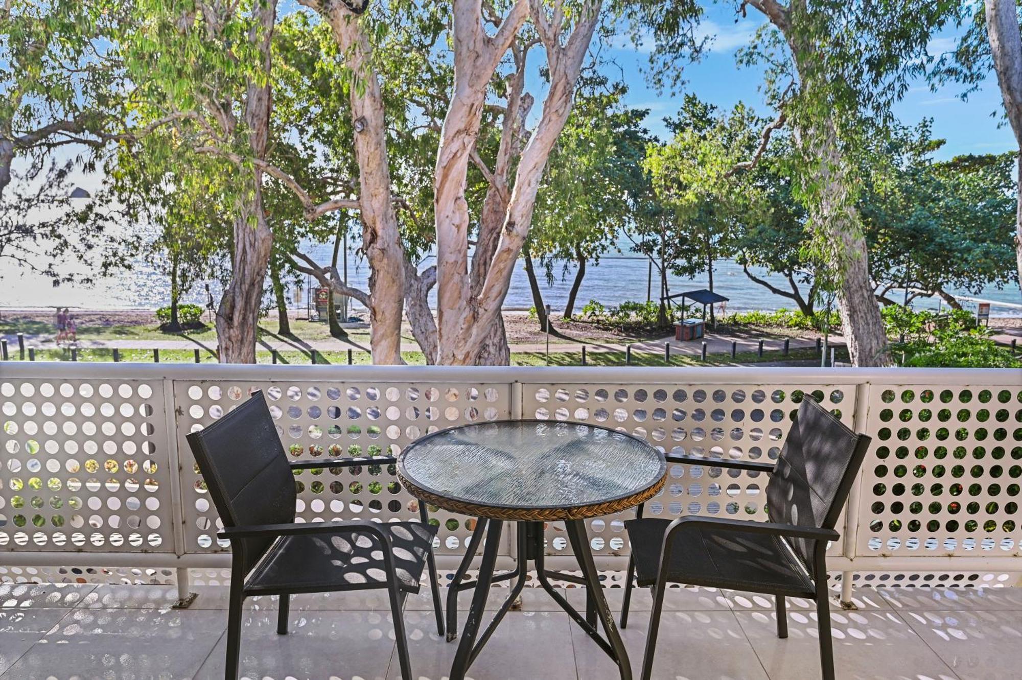 Marlin Waters Beachfront Apartments Palm Cove Kültér fotó